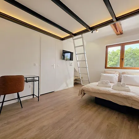 Forest Suites, 12 Studios, Paris Et