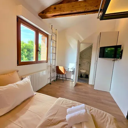 Forest Suites, 12 Studios, Paris Et Pensionat