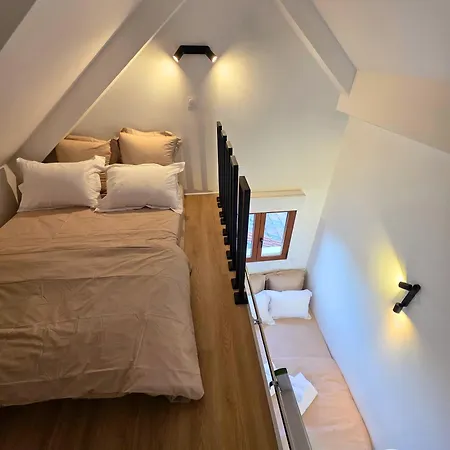Forest Suites, 12 Studios, Paris Et