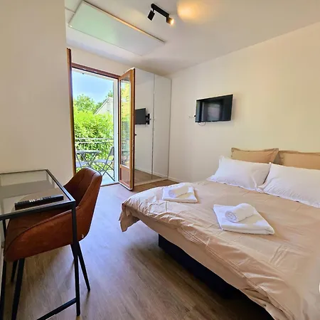 Pensionat Forest Suites, 12 Studios, Paris Et Noisy-le-Grand