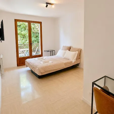 Forest Suites, 12 Studios, Paris Et 3*