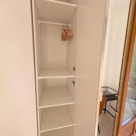 Forest Suites, 12 Studios, Paris Et