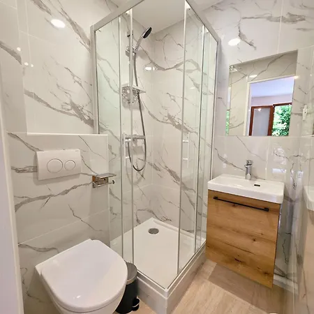 Forest Suites, 12 Studios, Paris Et Noisy-le-Grand