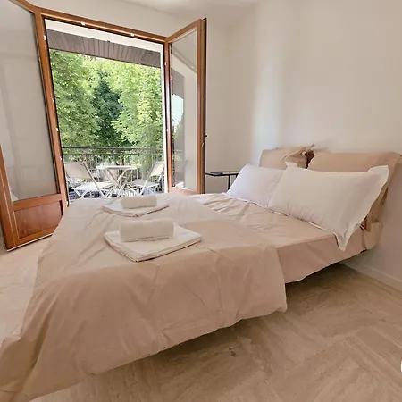 Forest Suites, 12 Studios, Paris Et