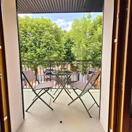 Forest Suites, 12 Studios, Paris Et Gæstehus