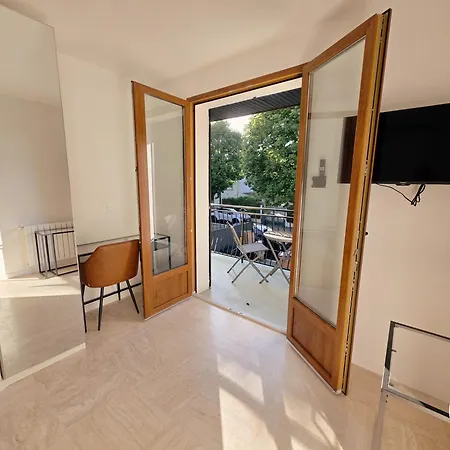 Gæstehus Forest Suites, 12 Studios, Paris Et Noisy-le-Grand