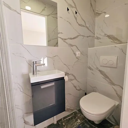 Forest Suites, 12 Studios, Paris Et
