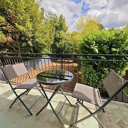 Forest Suites, 12 Studios, Paris Et