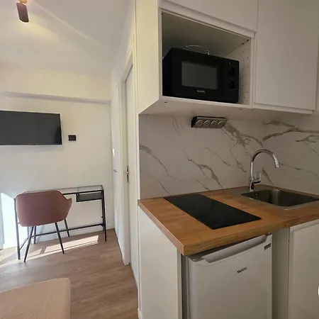 Forest Suites, 12 Studios, Paris Et 3*