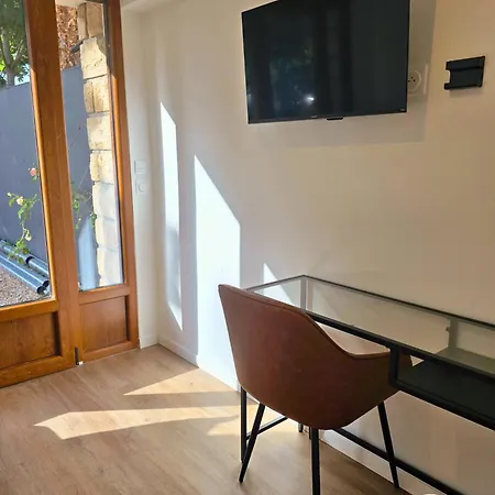 Forest Suites, 12 Studios, Paris Et Pensionat 3*
