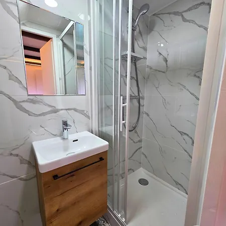 Forest Suites, 12 Studios, Paris Et 3* Noisy-le-Grand