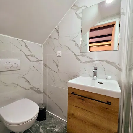 Forest Suites, 12 Studios, Paris Et Pensionat