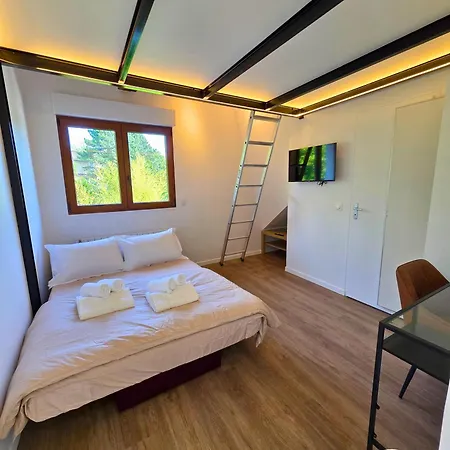Forest Suites, 12 Studios, Paris Et