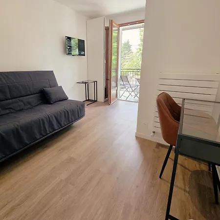 Forest Suites, 12 Studios, Paris Et Pensionat 3*