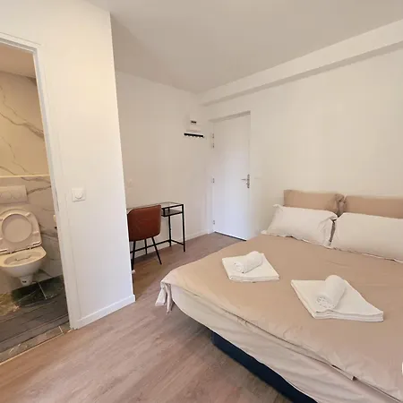 Forest Suites, 12 Studios, Paris Et Gæstehus 3*