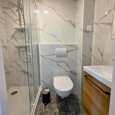 Gæstehus Forest Suites, 12 Studios, Paris Et 3*