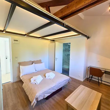 Forest Suites, 12 Studios, Paris Et