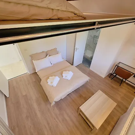 Forest Suites, 12 Studios, Paris Et Gæstehus