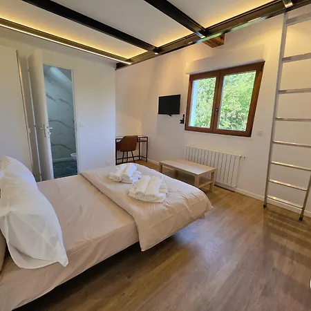 Forest Suites, 12 Studios, Paris Et Gæstehus Noisy-le-Grand