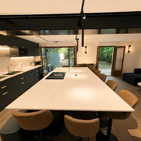 Forest Suites, 12 Studios, Paris Et Gæstehus