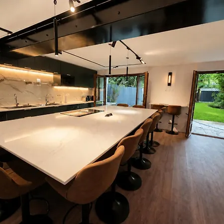 Forest Suites, 12 Studios, Paris Et Gæstehus 3*