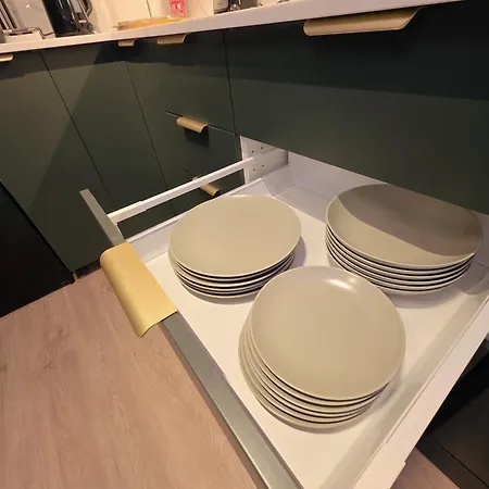 Forest Suites, 12 Studios, Paris Et