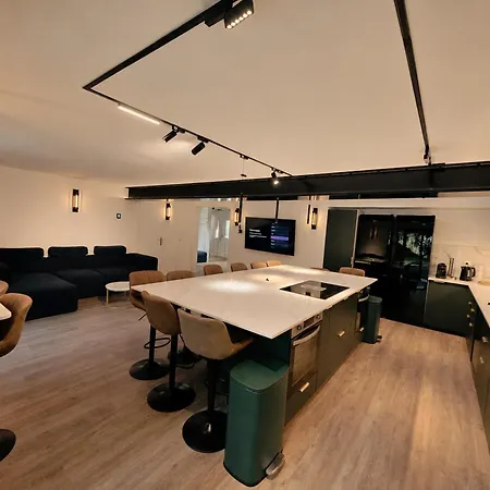 Forest Suites, 12 Studios, Paris Et Pensionat 3*